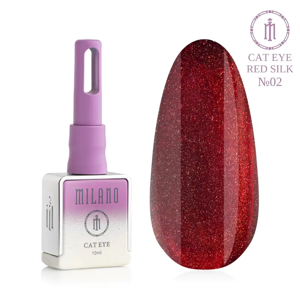 «Презентація магнітного гель-лаку Milano Cat Eye Red Silk №02: ліворуч зображено фірмовий квадратний флакон об'ємом 10 мл у ніжно-ліловому градієнтному виконанні з написом "Base", а праворуч — великий овальний макет-тіпс, який демонструє глибокий темний червоно-бордовий або винний відтінок із вираженим шовковим світловим бліком магнітного ефекту "котяче око" на чистому білому тлі»