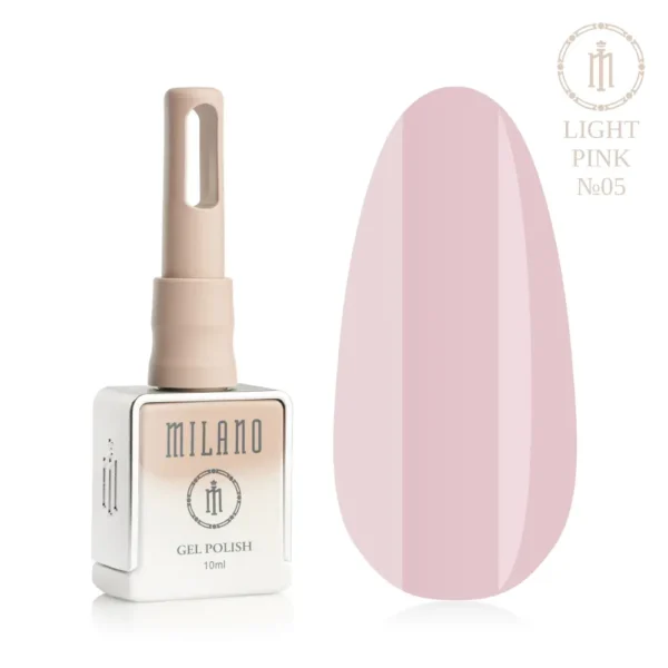 «Презентація гель-лаку Milano Gel Polish Light Pink Premium №05: ліворуч зображено фірмовий квадратний флакон об'ємом 10 мл у ніжно-нюдовому градієнтному виконанні з круглим логотипом, а праворуч — великий овальний макет-тіпс, який демонструє елегантний припилено-рожевий пастельний відтінок або колір ніжної пудрової троянди, на чистому білому тлі»