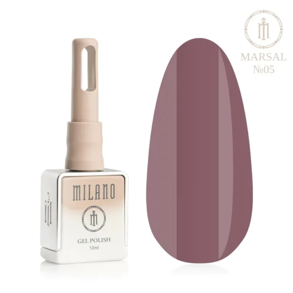 «Презентація гель-лаку Milano Gel Polish Marsal Premium №05: ліворуч зображено фірмовий квадратний флакон об'ємом 10 мл у ніжно-нюдовому градієнтному виконанні з круглим логотипом, а праворуч — великий овальний макет-тіпс, який демонструє витончений темно-пудровий або теплий припилено-марсаловий відтінок з легким какао-нюансом, на чистому білому тлі»
