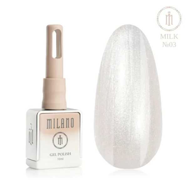 «Презентація гель-лаку Milano Gel Polish Milk Premium №03: ліворуч зображено фірмовий квадратний флакон об'ємом 10 мл у ніжно-ліловому градієнтному виконанні з круглим логотипом, а праворуч — великий овальний макет-тіпс, який демонструє вишуканий пастельний молочно-рожевий відтінок або колір повітряного зефіру, на чистому білому тлі»