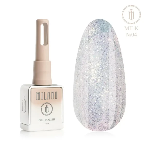 «Презентація гель-лаку Milano Gel Polish Milk Premium №04: ліворуч зображено фірмовий квадратний флакон об'ємом 10 мл у ніжно-ліловому градієнтному виконанні з круглим логотипом, а праворуч — великий овальний макет-тіпс, який демонструє м'який пастельний молочно-кремовий відтінок із делікатним пудровим підтоном, на чистому білому тлі»