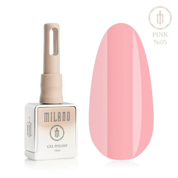 «Презентація гель-лаку Milano Gel Polish Pink Premium №05: ліворуч зображено фірмовий квадратний флакон об'ємом 10 мл у ніжно-нюдовому градієнтному виконанні з круглим логотипом, а праворуч — великий овальний макет-тіпс, який демонструє теплий і м'який пастельно-рожевий або ніжний персиково-рожевий відтінок, на чистому білому тлі»