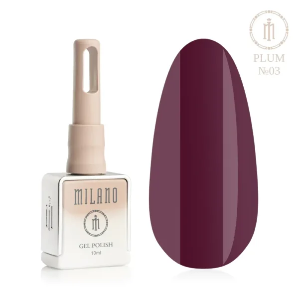 «Презентація гель-лаку Milano Gel Polish Plum Premium №03: ліворуч зображено фірмовий квадратний флакон об'ємом 10 мл у ніжно-нюдовому градієнтному виконанні з круглим логотипом, а праворуч — великий овальний макет-тіпс, який демонструє теплий винно-сливовий, глибокий темно-бордовий або вишуканий відтінок стиглої марсали, на чистому білому тлі»