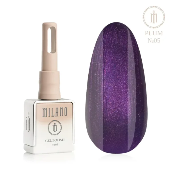«Презентація гель-лаку Milano Gel Polish Plum Premium №05: ліворуч зображено фірмовий квадратний флакон об'ємом 10 мл у ніжно-нюдовому градієнтному виконанні з круглим логотипом, а праворуч — великий овальний макет-тіпс, який демонструє розкішний темно-фіолетовий сливовий відтінок, густо насичений мерехтливим різнокольоровим мікрошимером та іскристим блиском, на чистому білому тлі»