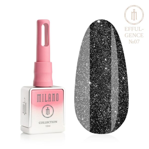 «Презентація гель-лаку Milano Effulgence Collection Premium №07: ліворуч зображено фірмовий квадратний білий флакон об'ємом 10 мл із рожево-білим градієнтом та довгим рожевим ковпачком, а праворуч — великий овальний макет-тіпс, який демонструє глибокий вугільно-чорний відтінок, густо насичений сріблястим мікроглітером та іскристими часточками з ефектом нічного зоряного неба, на чистому білому тлі»