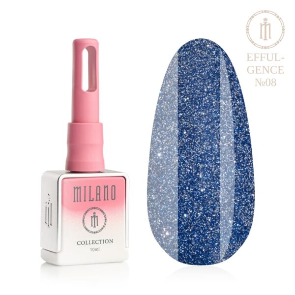 «Презентація гель-лаку Milano Effulgence Collection Premium №08: ліворуч зображено фірмовий квадратний білий флакон об'ємом 10 мл із рожево-білим градієнтом та довгим рожевим ковпачком, а праворуч — великий овальний макет-тіпс, який демонструє насичений королівський синій відтінок, густо всипаний іскристим сріблясто-синім мікроглітером для створення щільного та глибокого сяючого покриття, на чистому білому тлі»