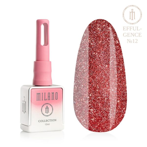 «Презентація гель-лаку Milano Effulgence Collection Premium №12: ліворуч зображено фірмовий квадратний білий флакон об'ємом 10 мл із рожево-білим градієнтом та довгим рожевим ковпачком, а праворуч — великий овальний макет-тіпс, який демонструє експресивний вогняно-червоний відтінок, густо насичений іскристим червоним мікроглітером з ефектом розкішного святкового мерехтіння, на чистому білому тлі»