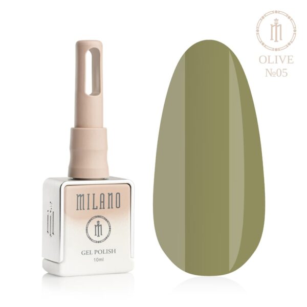«Презентація гель-лаку Milano Gel Polish Olive Premium №05: ліворуч зображено фірмовий квадратний флакон об'ємом 10 мл у ніжно-нюдовому градієнтному виконанні з круглим логотипом, а праворуч — великий овальний макет-тіпс, який демонструє світлий теплий оливковий, ніжно-гірчичний або м'який пастельно-фісташковий колір покриття, на чистому білому тлі»