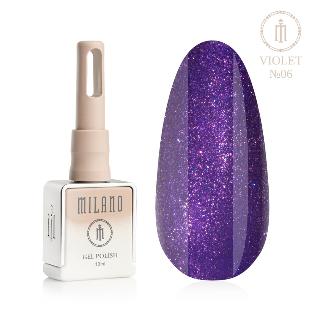 «Презентація гель-лаку Milano Gel Polish Violet Premium №06: ліворуч зображено фірмовий квадратний флакон об'ємом 10 мл у ніжно-нюдовому градієнтному виконанні, а праворуч — великий овальний макет-тіпс, який демонструє сліпучий магнетичний фіолетовий відтінок, густо насичений дрібним різнокольоровим шимером та глітером з ефектом іскристого зоряного сяяння, на чистому білому тлі»